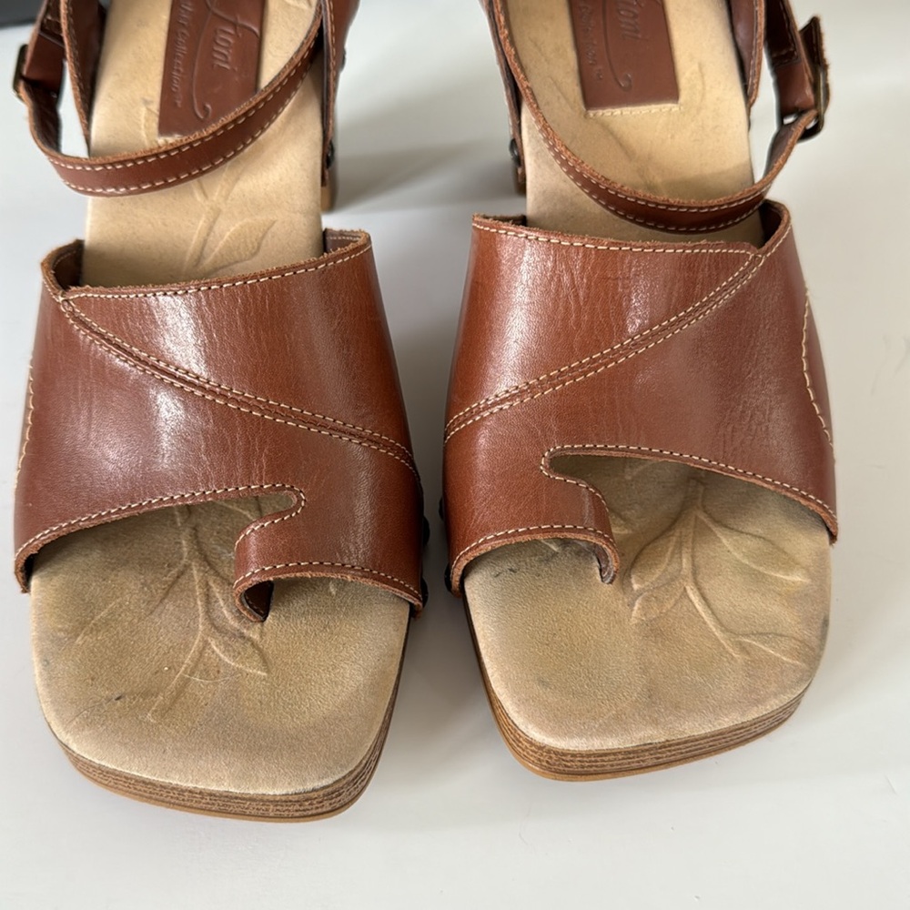 Fioni Women's Size 8.5 Tan Wood Chunky Heels Sandals  Leather Strappy Y2K - Picture 4 of 9